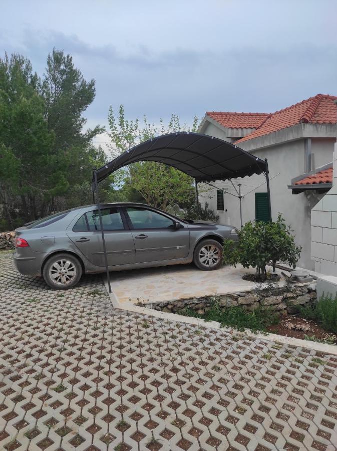 Villa Obiteljska Kuca Za Odmor Futura Milna  Exterior foto