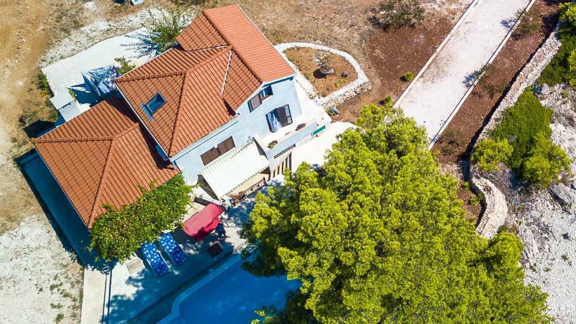 Villa Obiteljska Kuca Za Odmor Futura Milna  Exterior foto